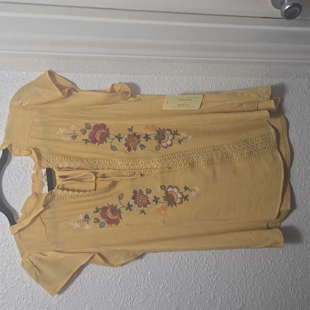 Flower & feather floral shirt